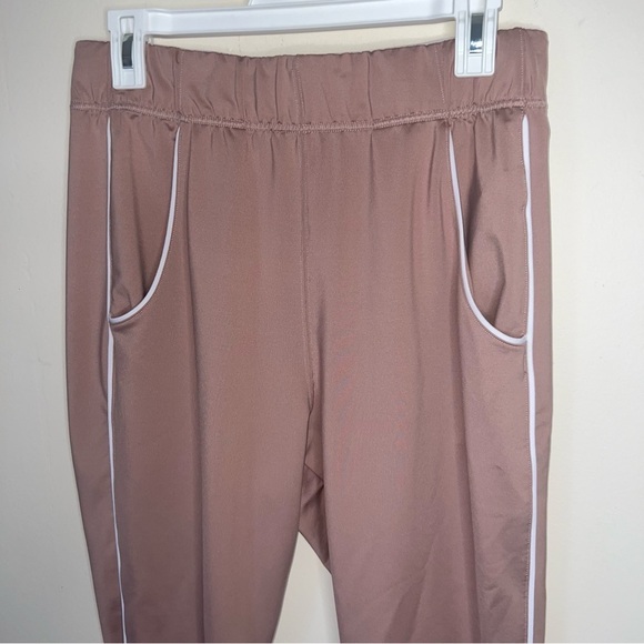 Gymshark Women’s Recess Joggers Size Medium - Picture 3 of 6